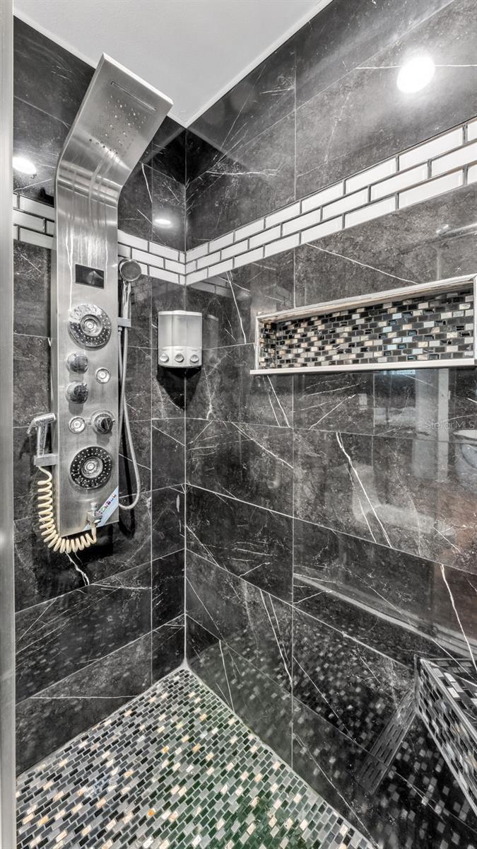WALK IN WATER LAKE ESTATES PH 03 - Residential