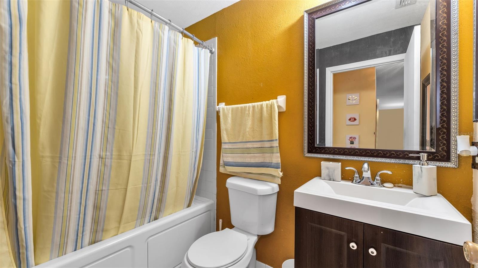 WALK IN WATER LAKE ESTATES PH 03 - Residential