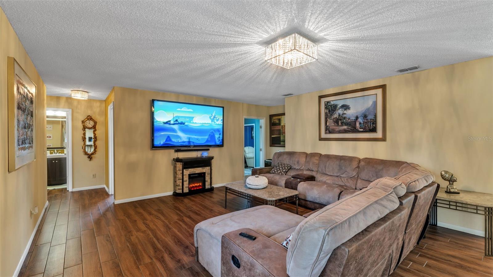 WALK IN WATER LAKE ESTATES PH 03 - Residential