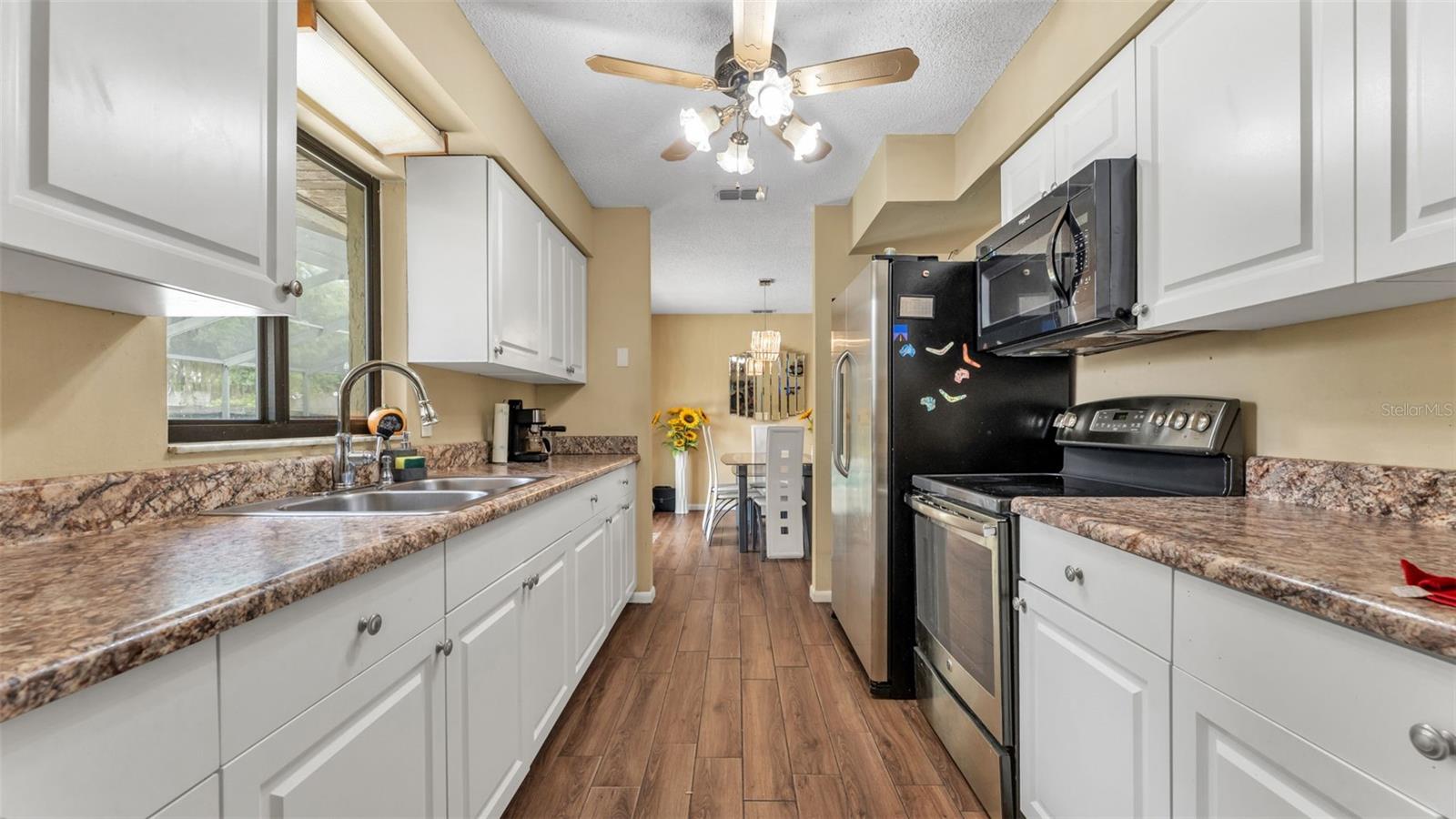 WALK IN WATER LAKE ESTATES PH 03 - Residential