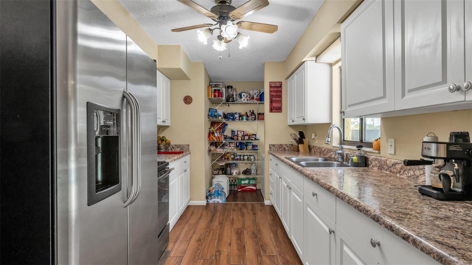 WALK IN WATER LAKE ESTATES PH 03 - Residential