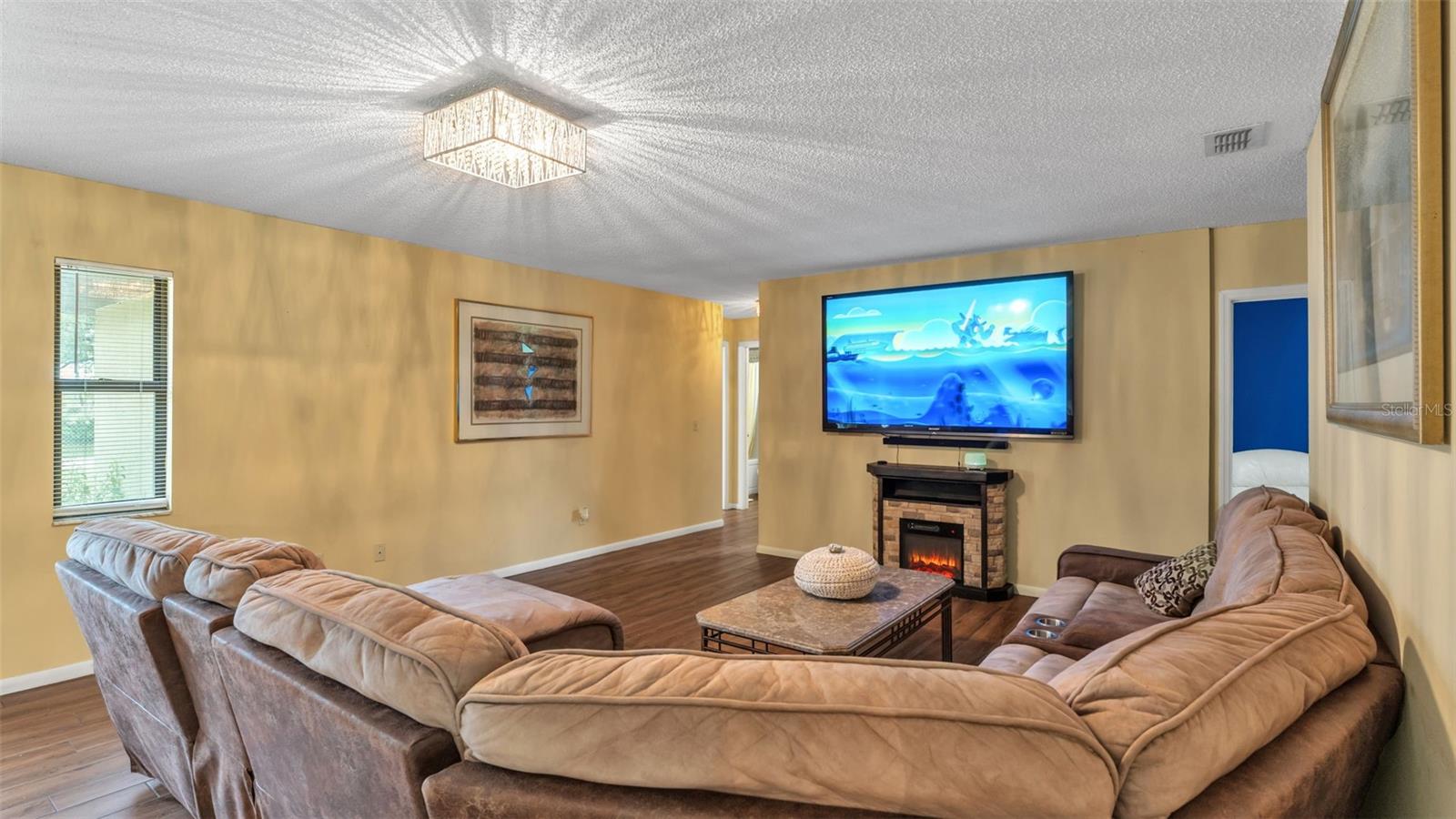 WALK IN WATER LAKE ESTATES PH 03 - Residential