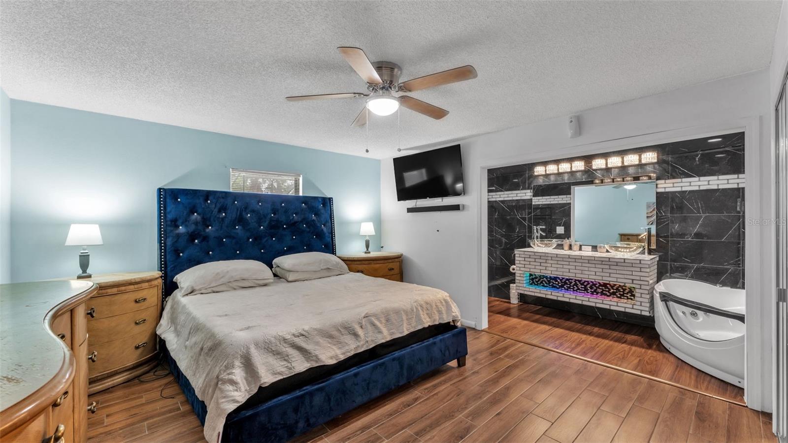 WALK IN WATER LAKE ESTATES PH 03 - Residential