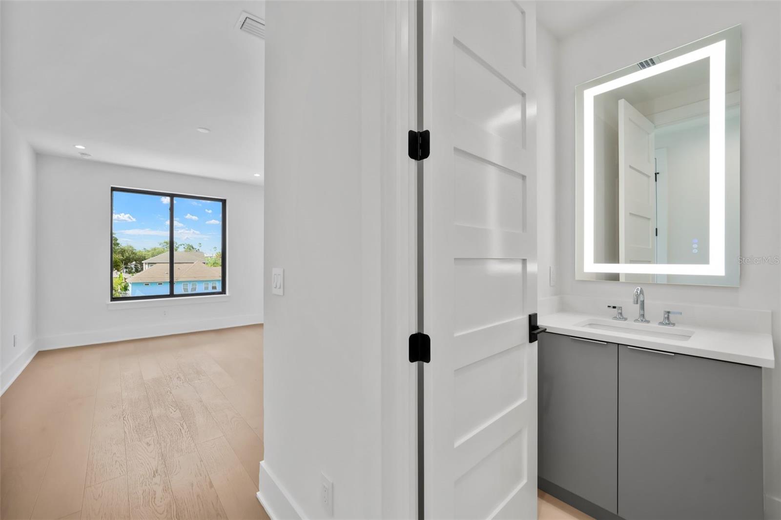 ROSS AT THE HEIGHTS TOWNHOMES - Residential