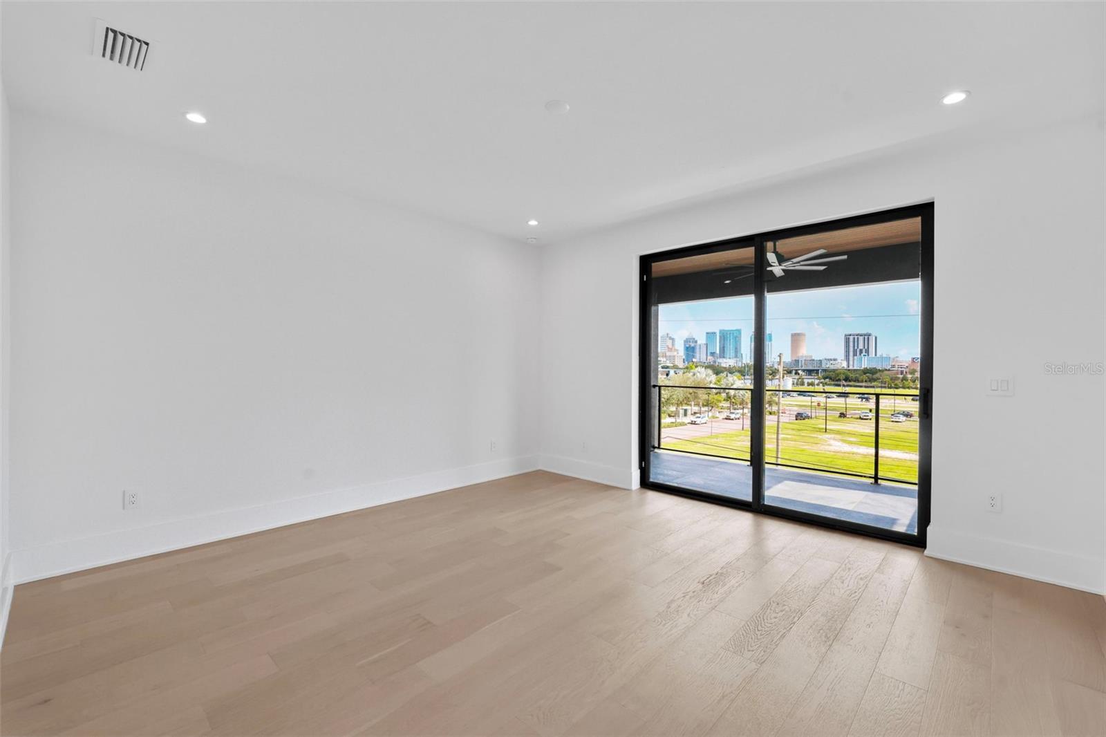 ROSS AT THE HEIGHTS TOWNHOMES - Residential