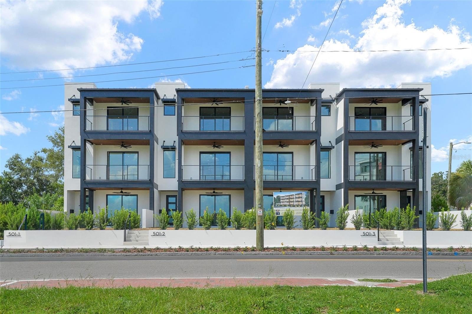 ROSS AT THE HEIGHTS TOWNHOMES - Residential