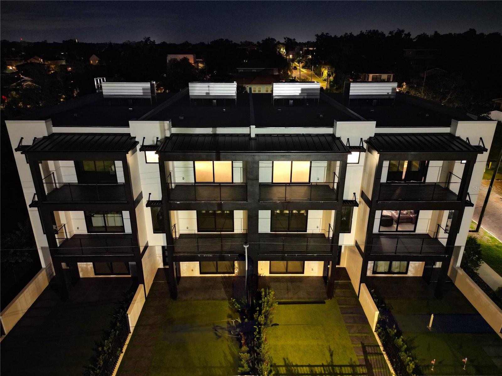 ROSS AT THE HEIGHTS TOWNHOMES - Residential