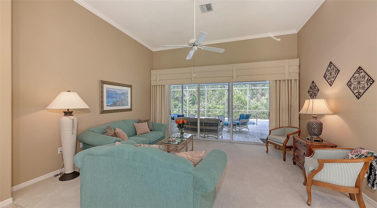 275 ROYAL OAK WAY