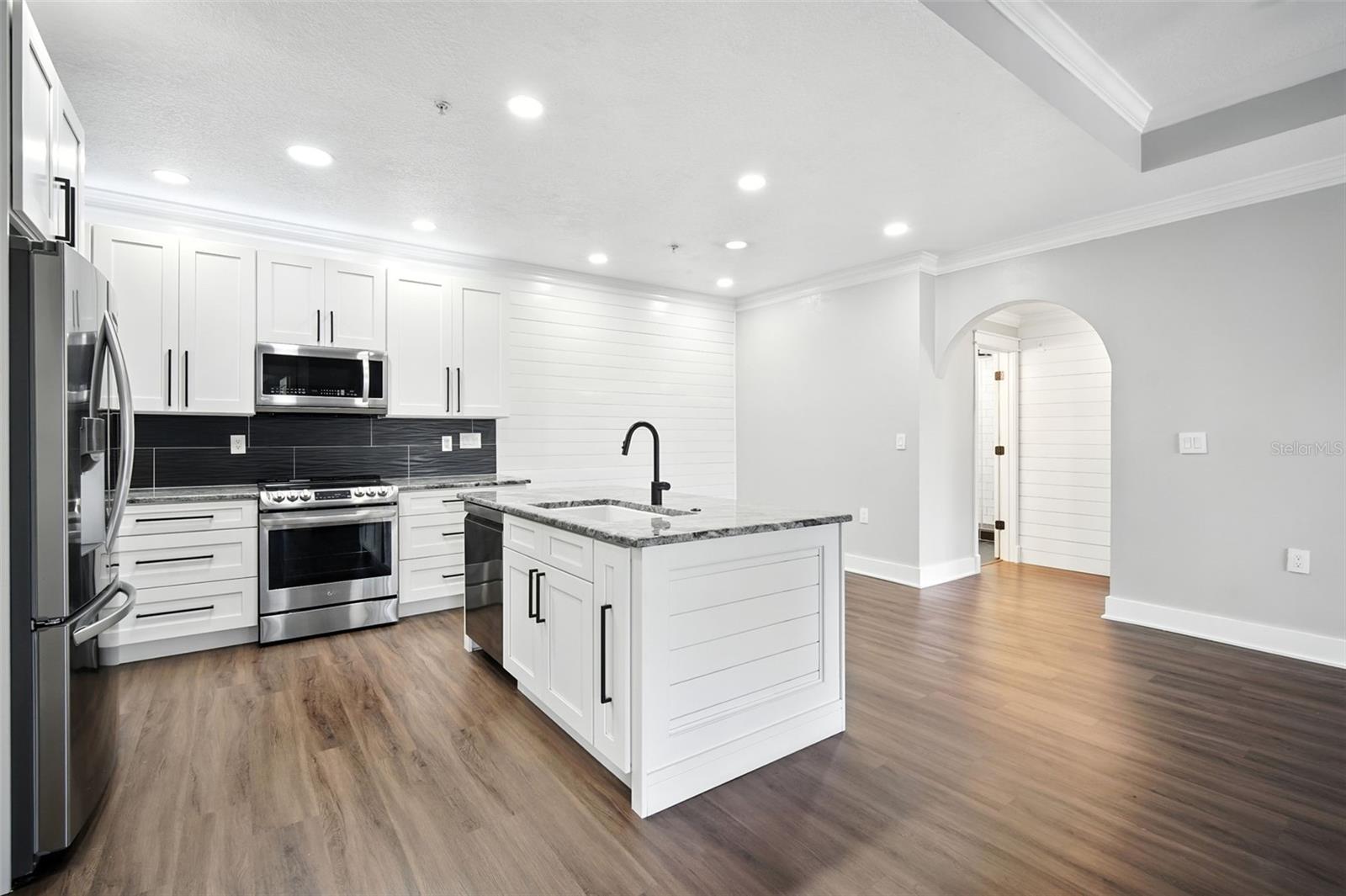 5304 BAY CLUB CIRCLE