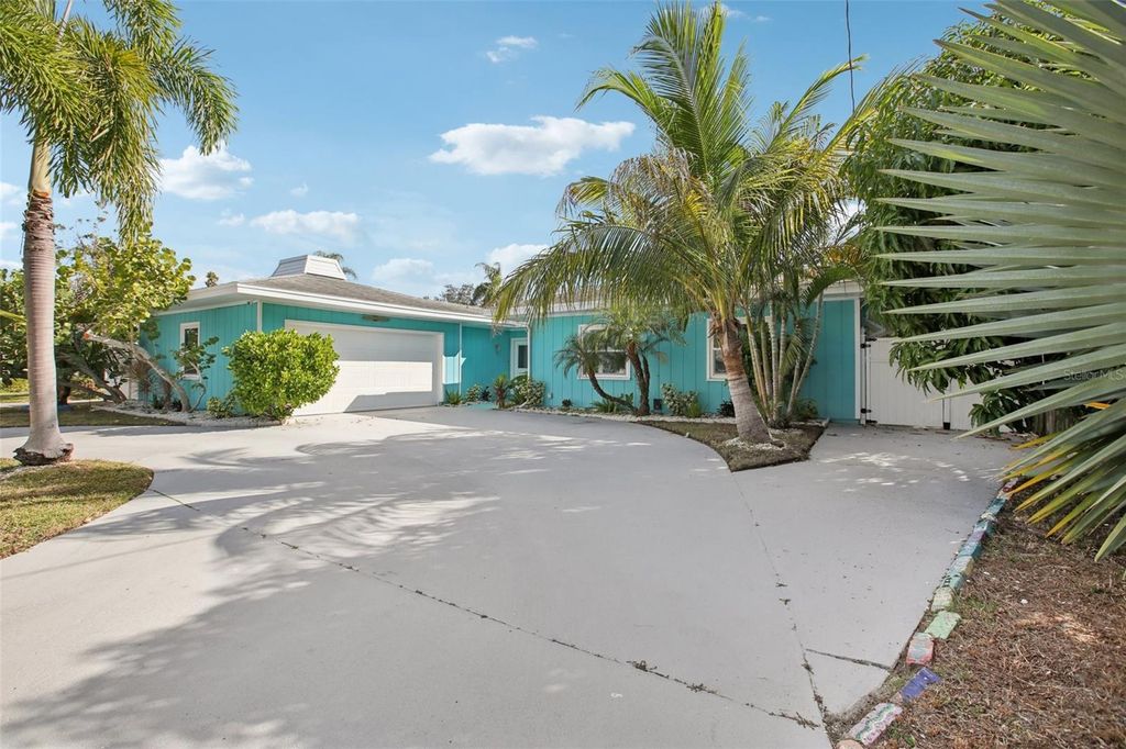 Photo of 4643 Bay Crest Drive, Tampa, FL 33615 (MLS # TB8426038)