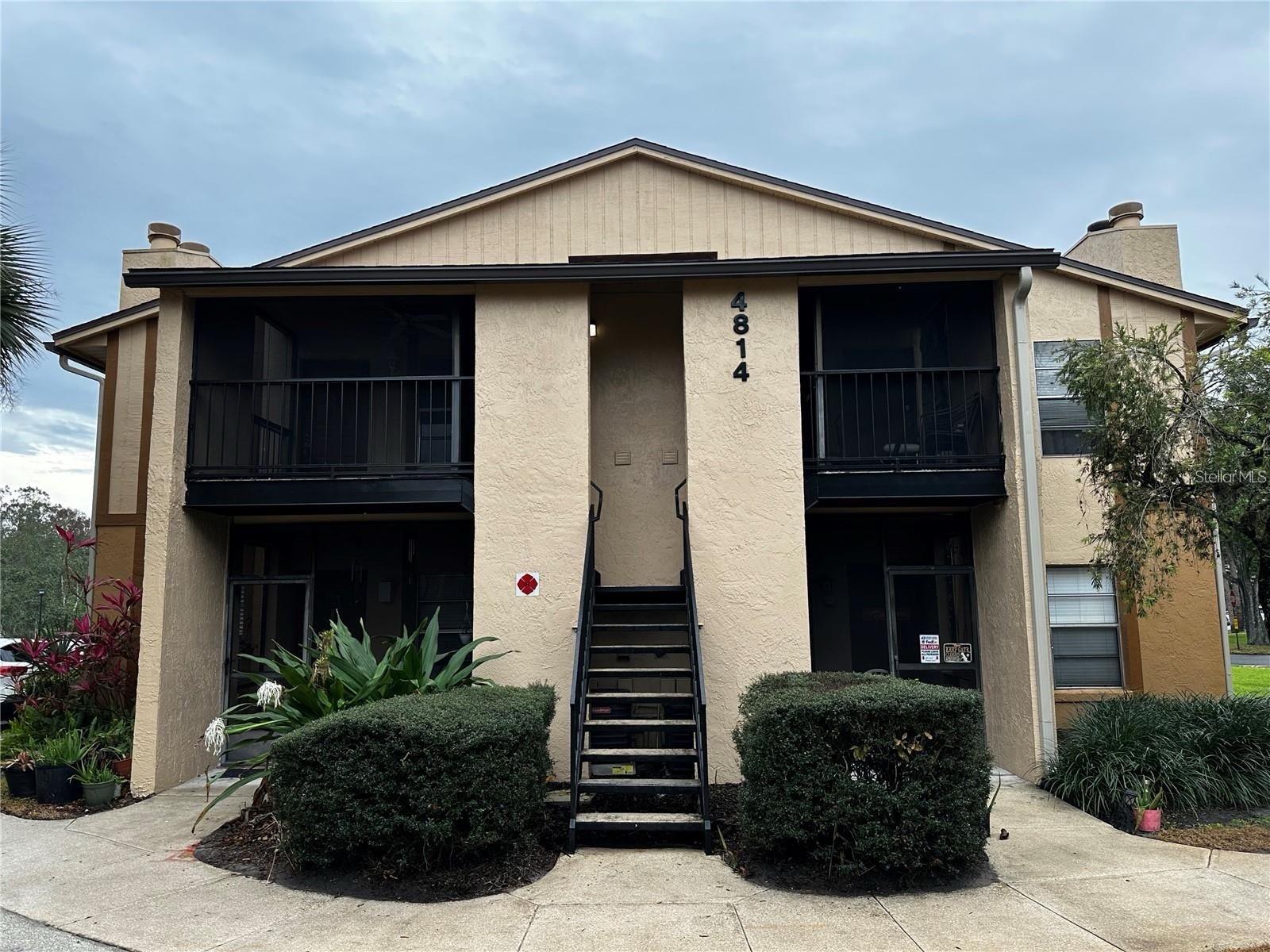 This well-maintained condo features fresh paint throughout, creating a clean and welcoming atmosphere. Conveniently located near the airport, it offers easy access to travel and local amenities. Residents can enjoy on-site amenities, including a tennis court, racquetball and a pool, making it an excellent choice for those seeking comfort, convenience, and recreational options.