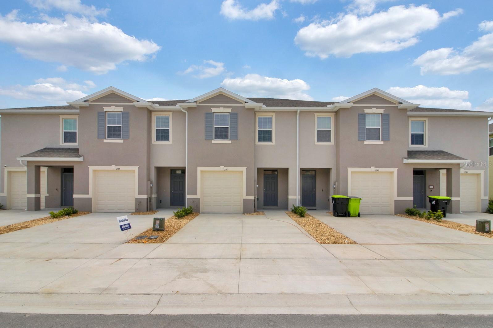 Modern 3-Bedroom Townhome with Garage – Minutes from Downtown Clermont!
Discover comfort and convenience in this beautifully maintained 3-bedroom, 2.5-bath townhome with a 1-car garage, located in a quiet community just a short drive from vibrant Downtown Clermont. The open-concept layout is perfect for both everyday living and working from home, featuring spacious living areas, a functional kitchen, and a private patio.
Upstairs, enjoy a split-bedroom floor plan with a generous primary suite and two additional bedrooms. Ideal for professionals or families seeking space, peace, and proximity to shops, dining, parks, and major highways.
Move-in ready – schedule your tour today!