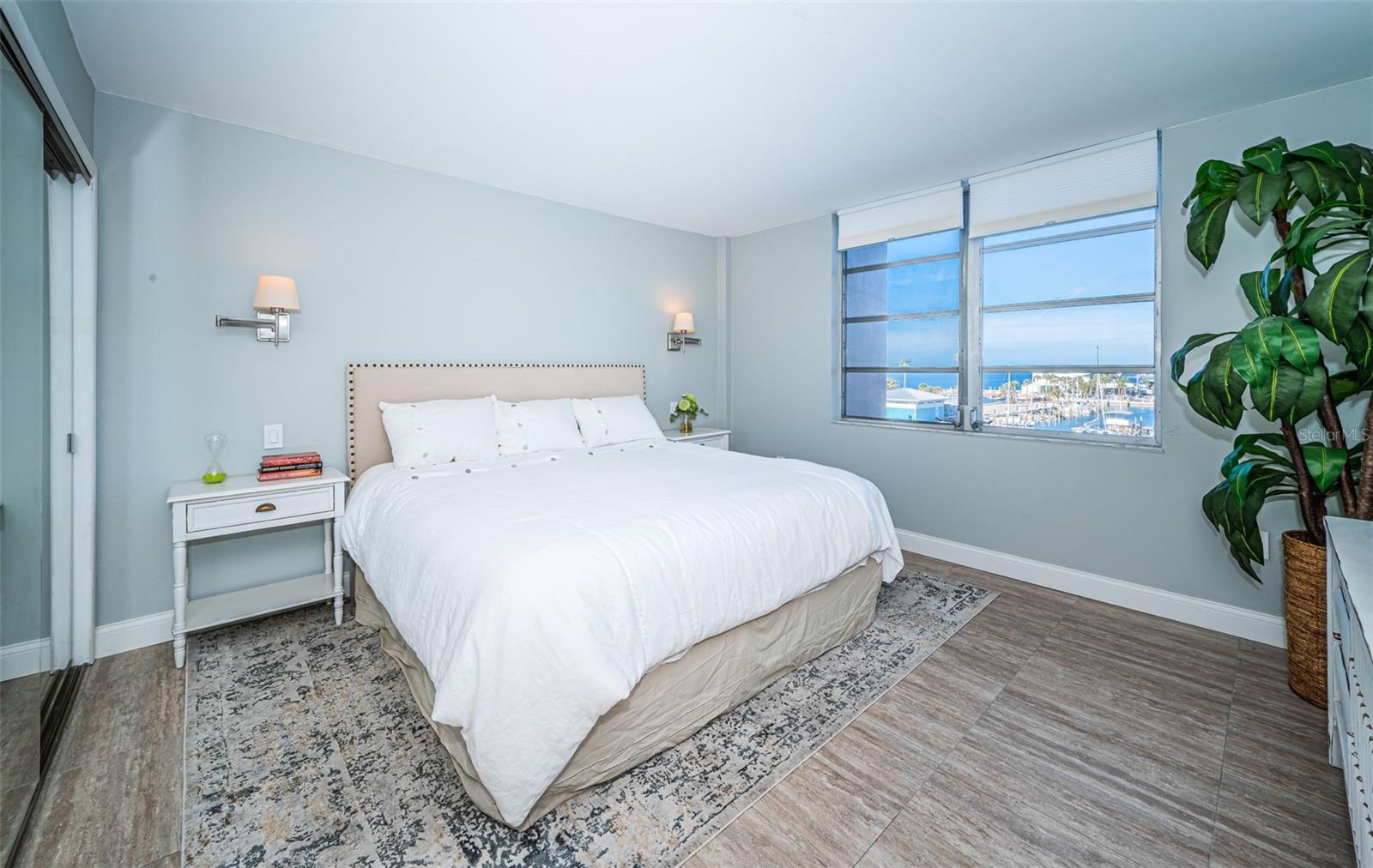 EDGEWATER ARMS 4TH CONDO - Residential