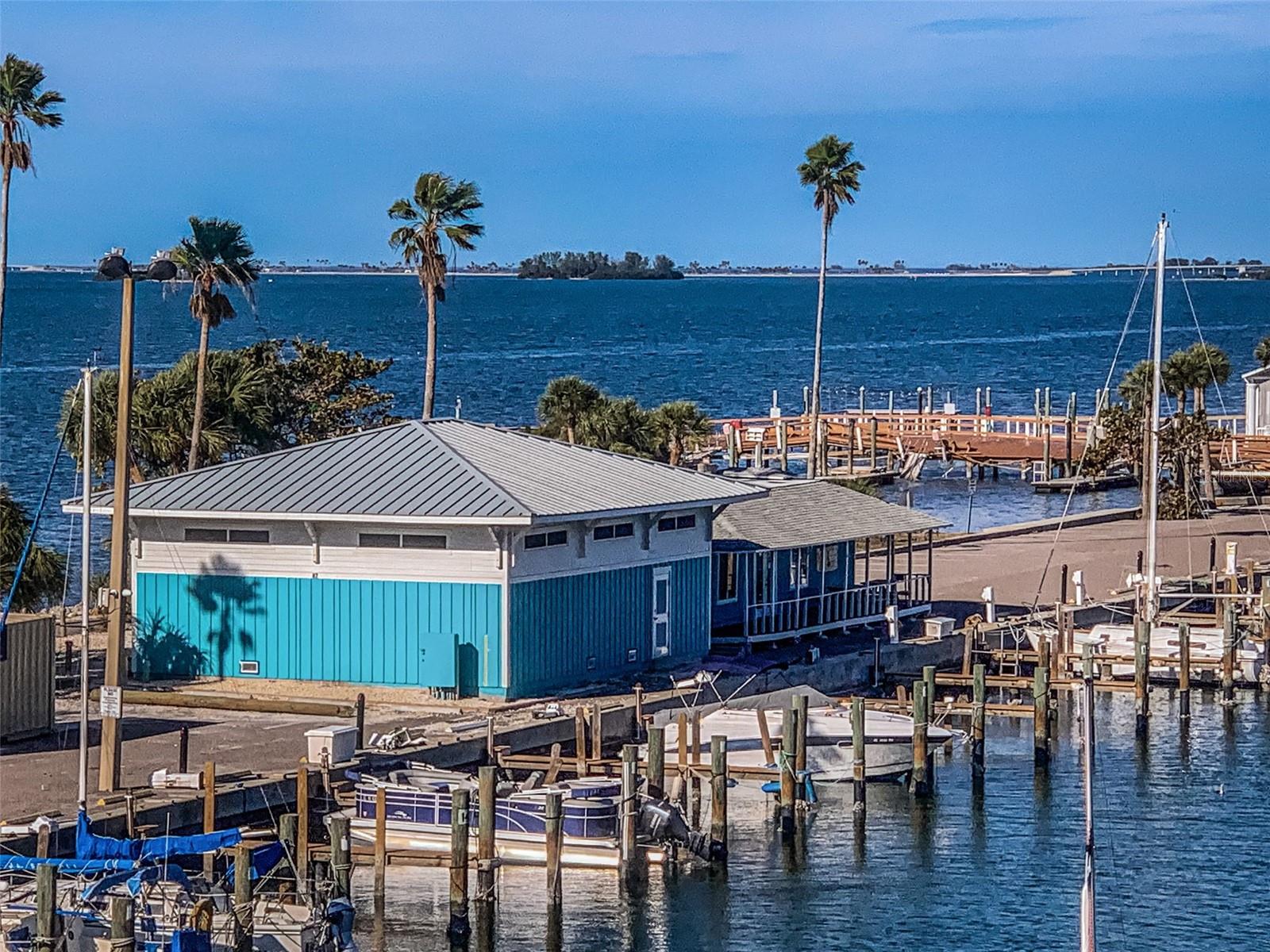 EDGEWATER ARMS 4TH CONDO - Residential