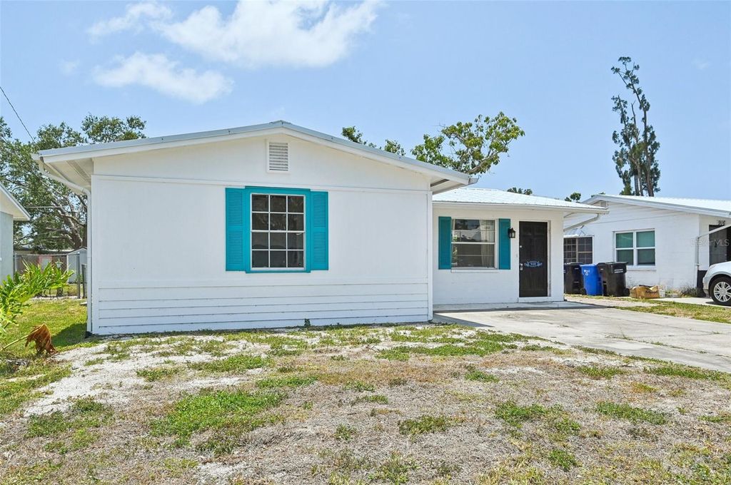 Photo of 920 Myrtle Avenue, Venice, FL 34285 (MLS # A4651973)