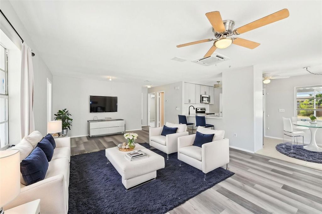 Photo of 920 Myrtle Avenue, Venice, FL 34285 (MLS # A4651973)