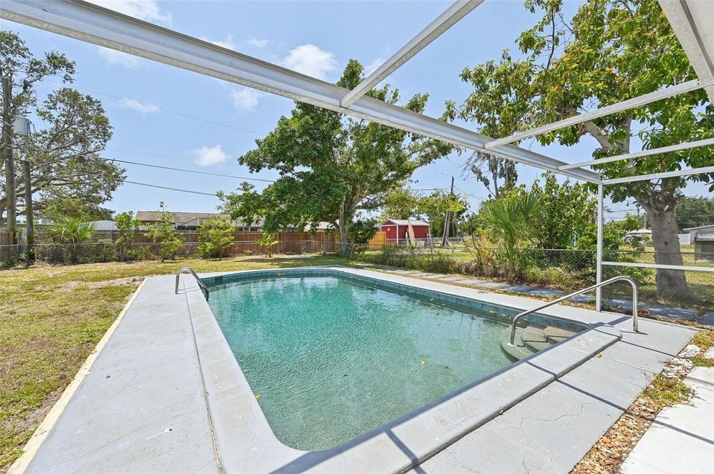 Photo of 920 Myrtle Avenue, Venice, FL 34285 (MLS # A4651973)