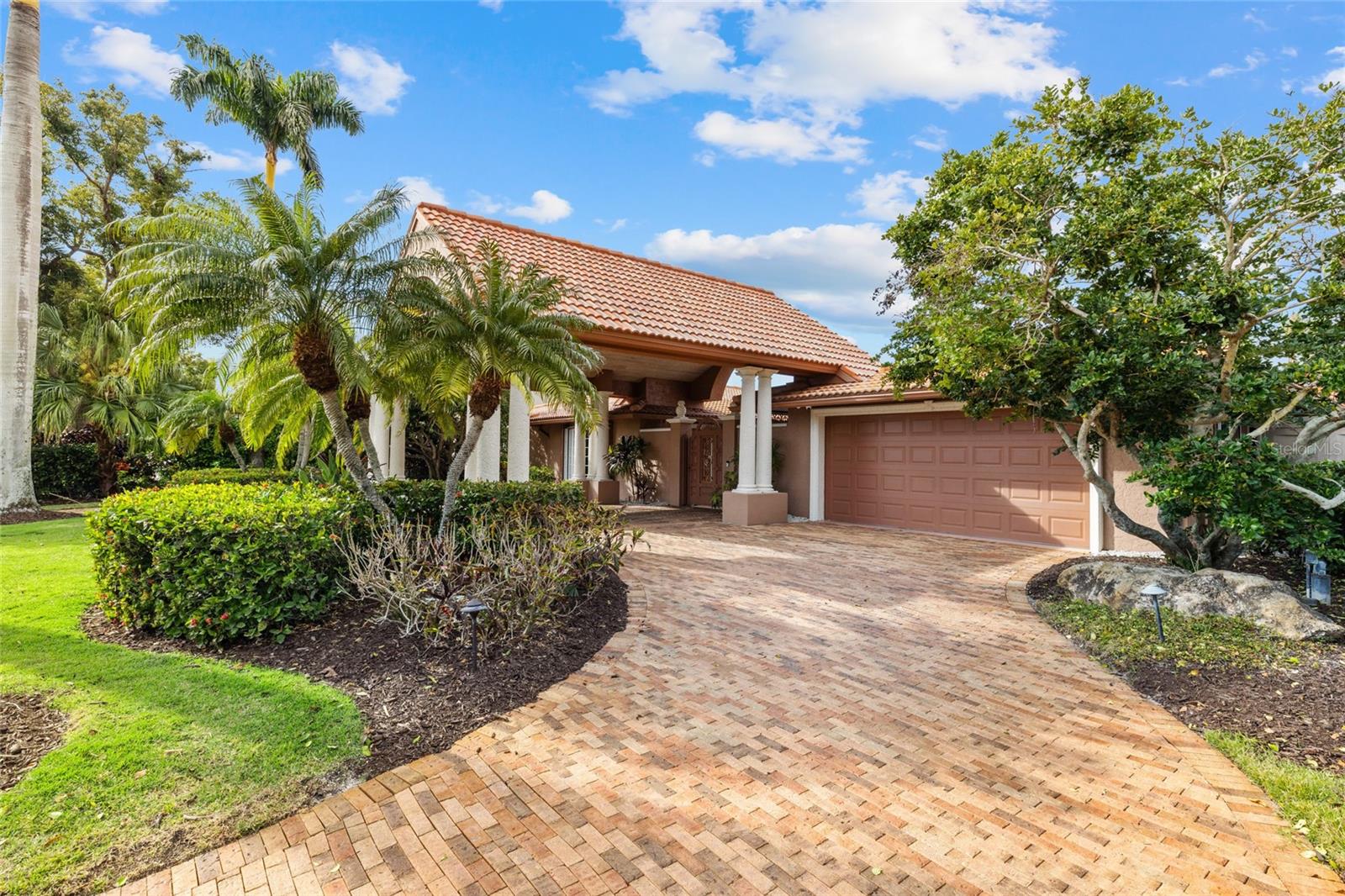 1749 SANDALWOOD DRIVE