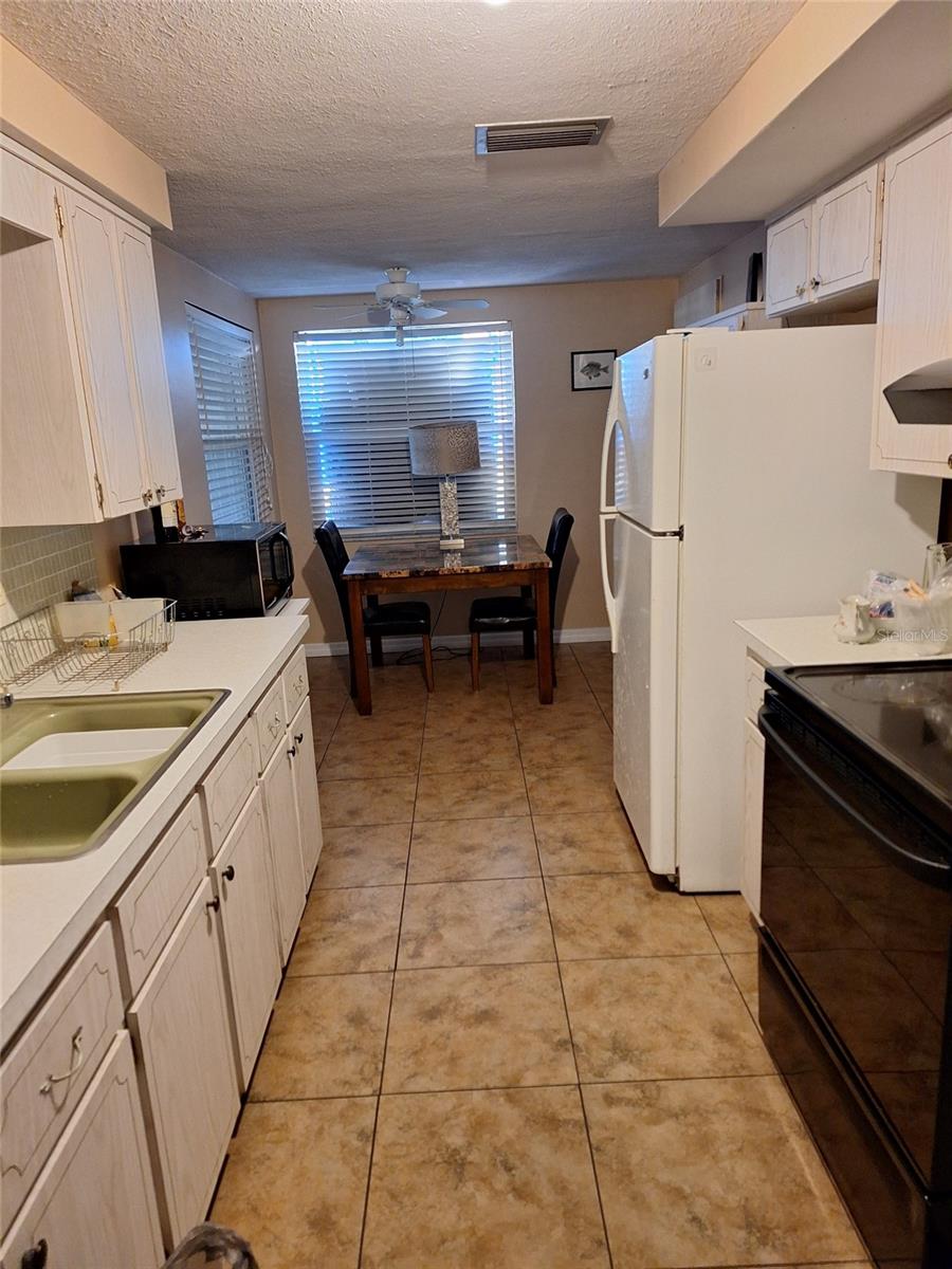 FOREST HILLS - Residential Lease