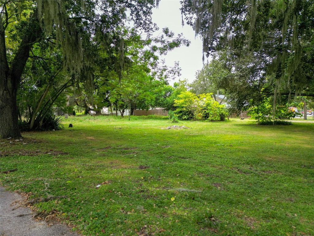 Photo of 302 Pine Street, Dundee, FL 33838 (MLS # S5135731)