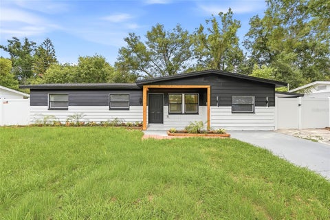Photo of 513 White Oak Avenue, Brandon, FL 33510 (MLS # TB8515999)