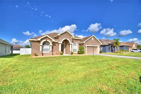 A home in WINTER HAVEN