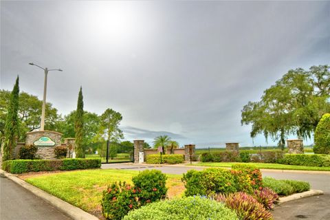 A home in WINTER HAVEN