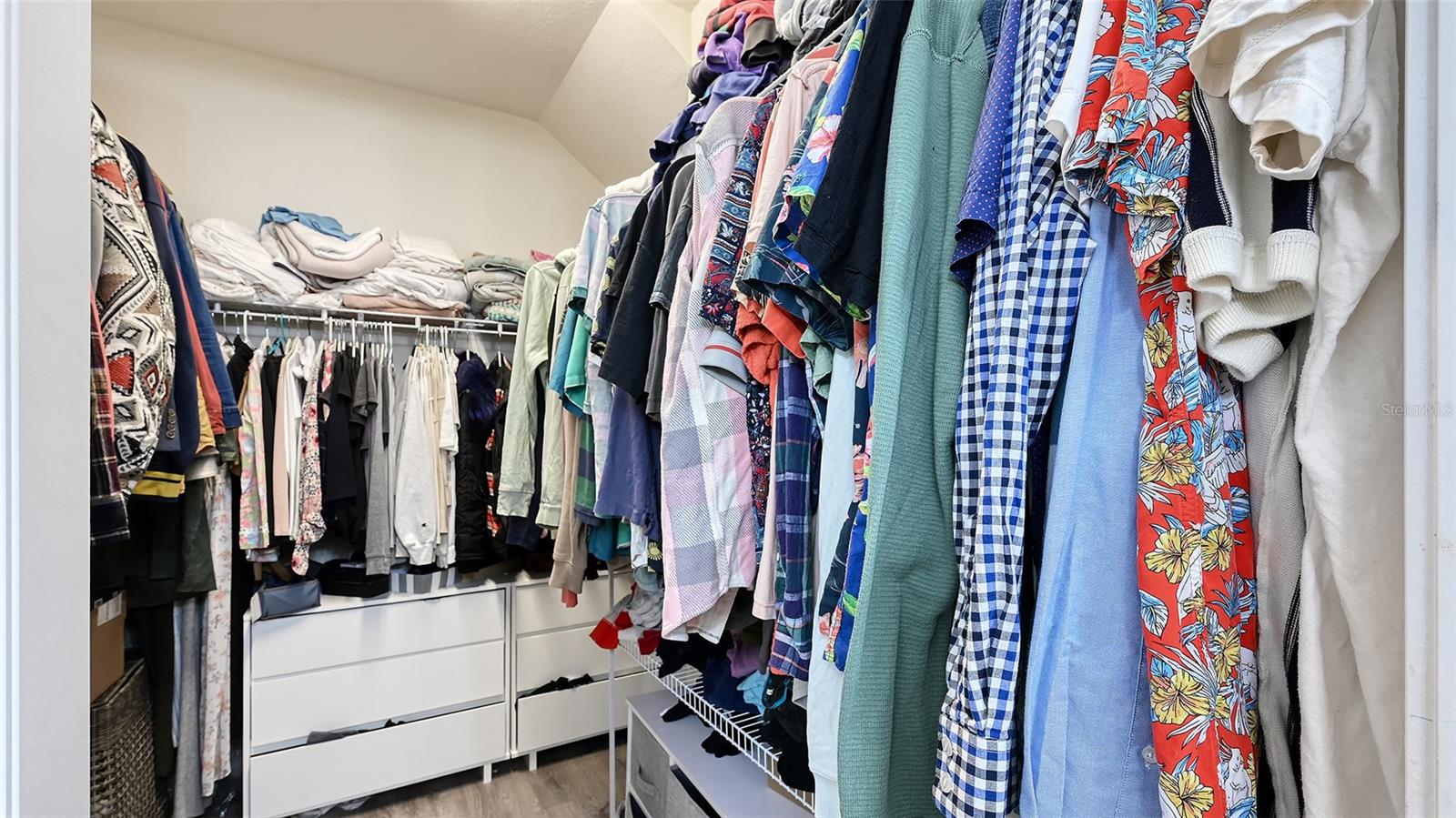 ENCLAVE/FRST LAKES - Residential