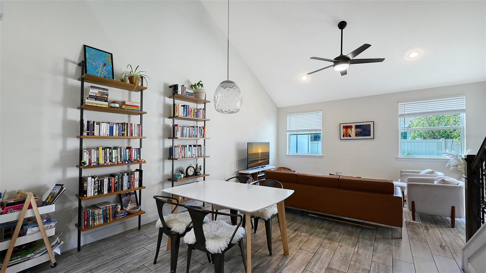 ENCLAVE/FRST LAKES - Residential