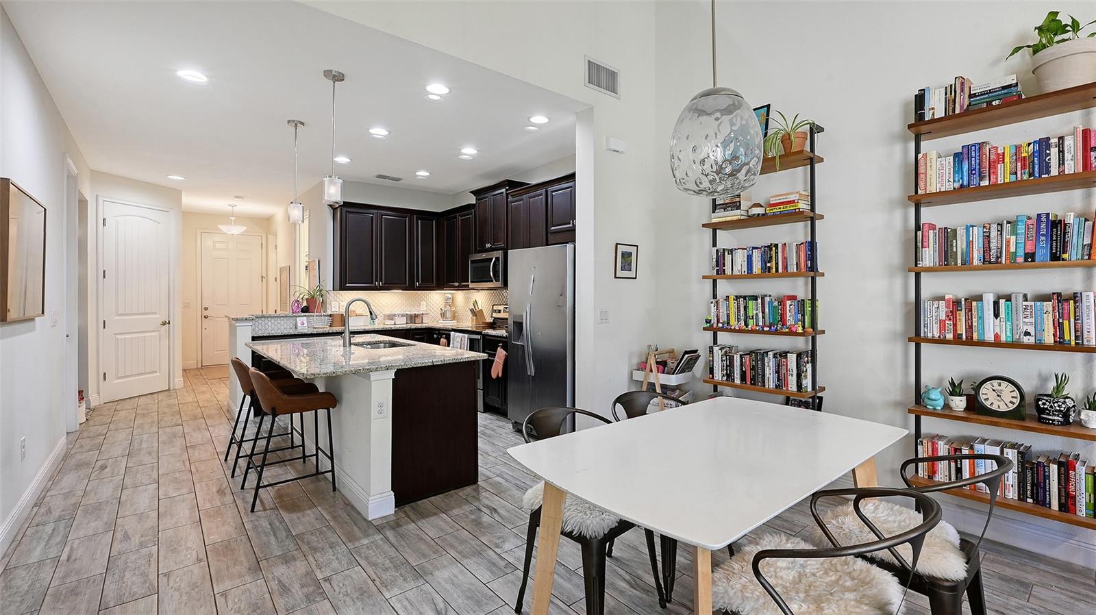 ENCLAVE/FRST LAKES - Residential