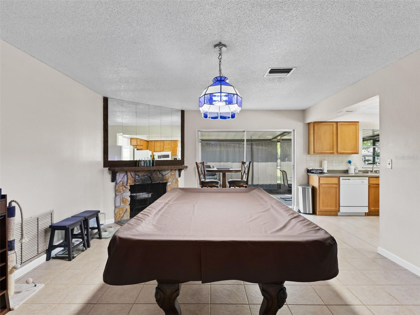 HOLLOWTREE - Residential