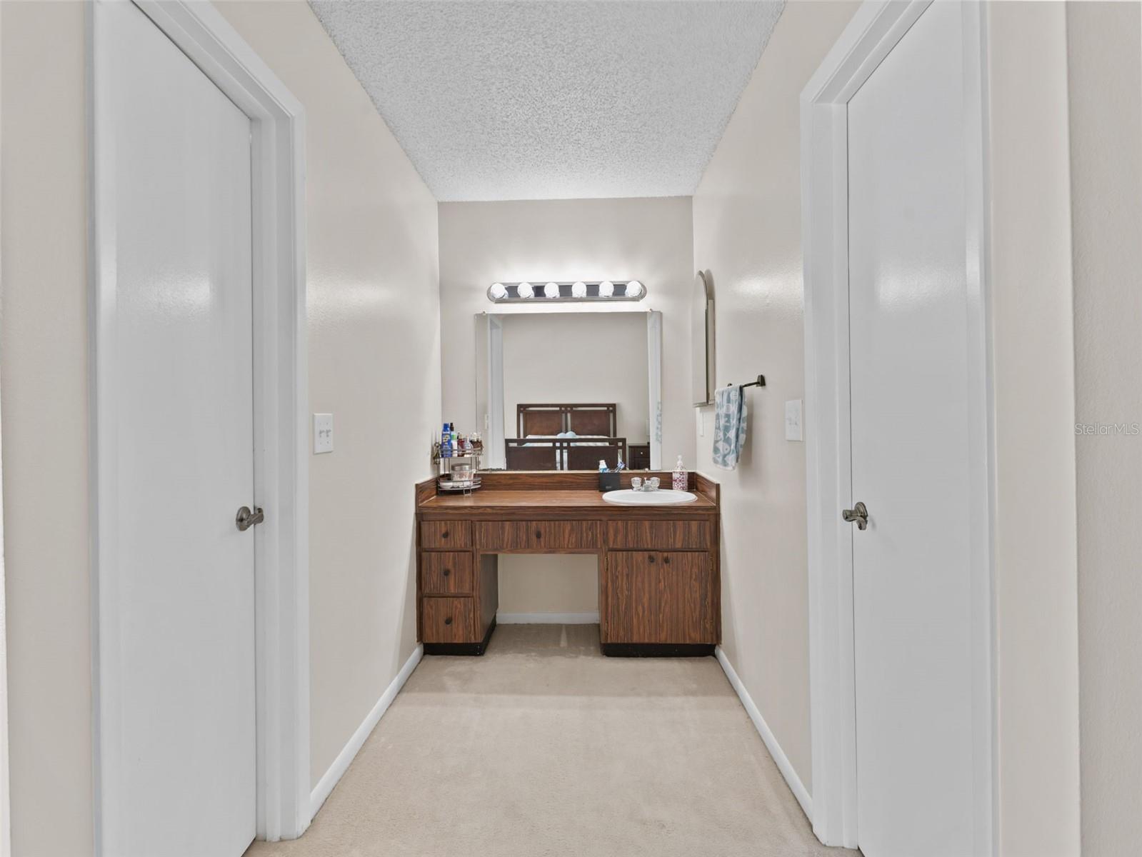 HOLLOWTREE - Residential