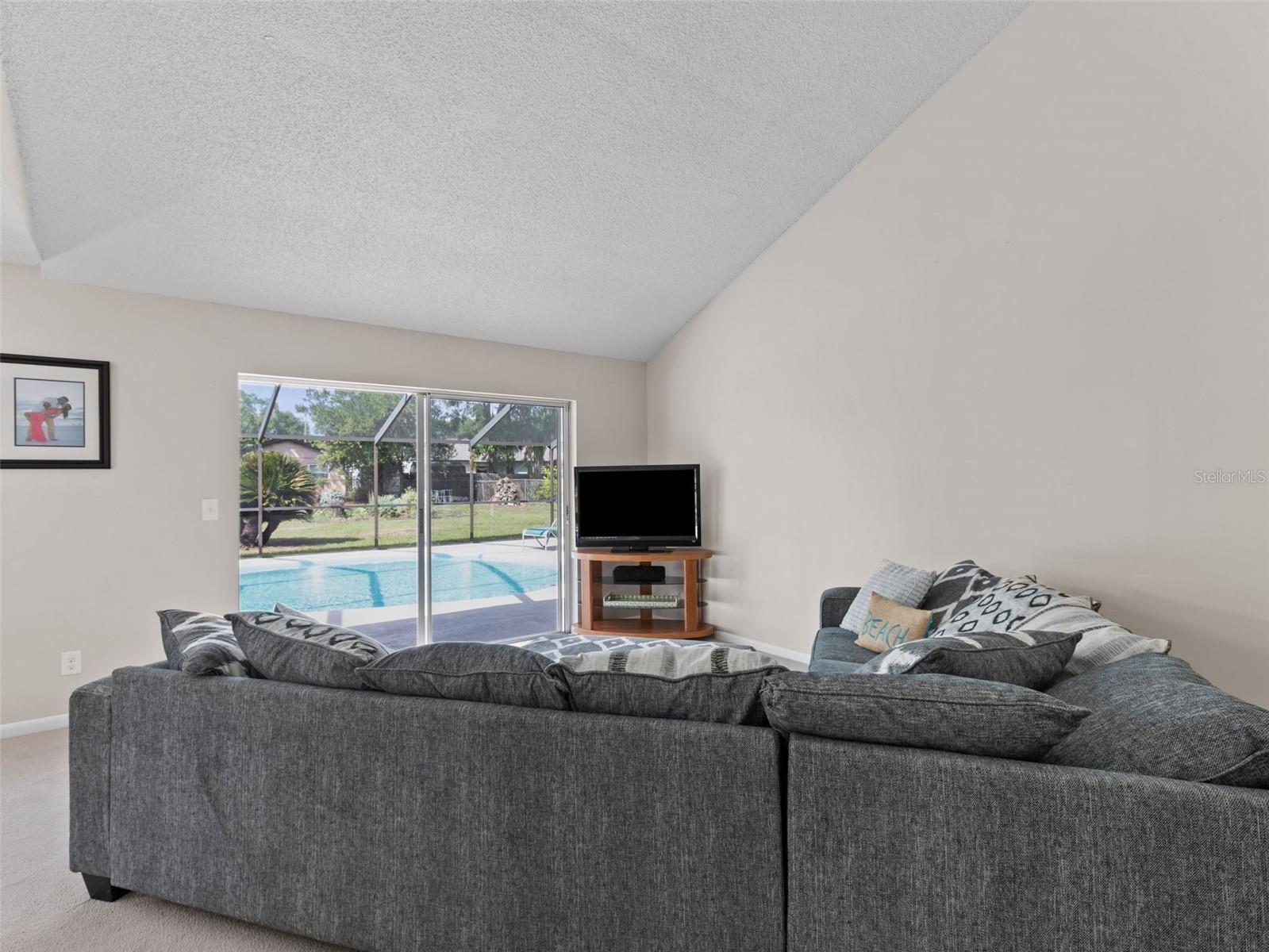 HOLLOWTREE - Residential