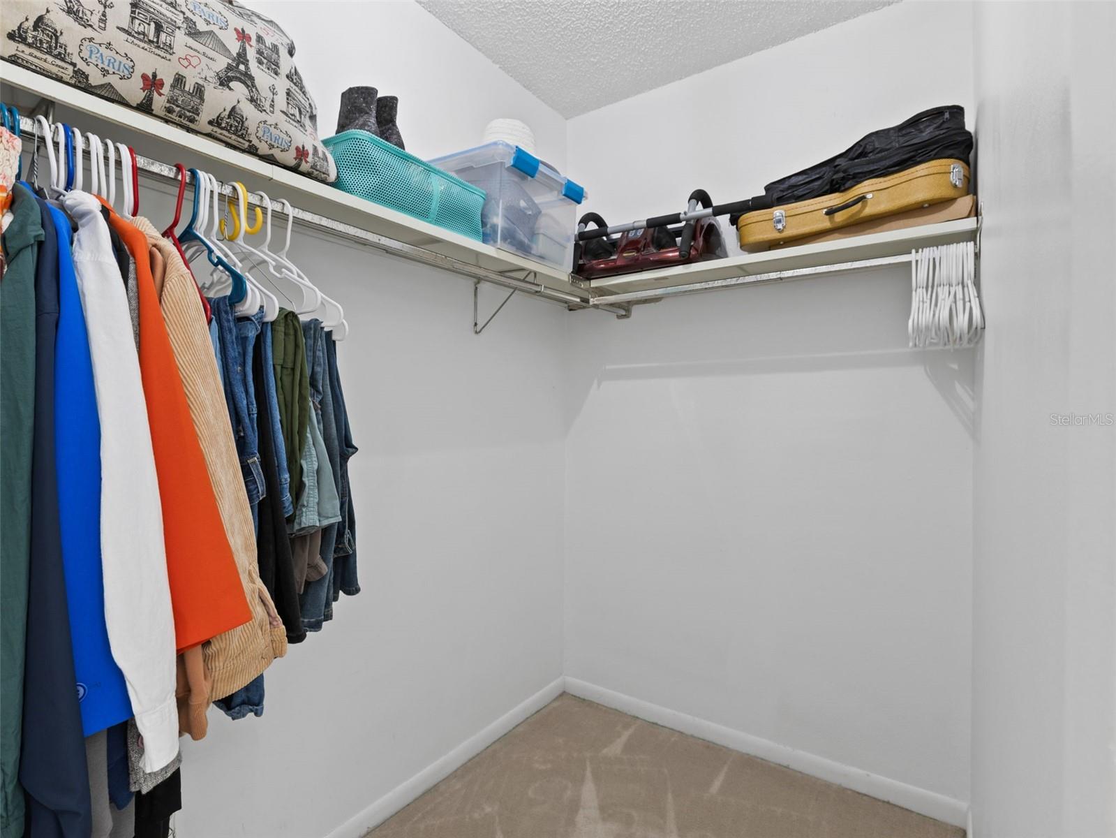 HOLLOWTREE - Residential