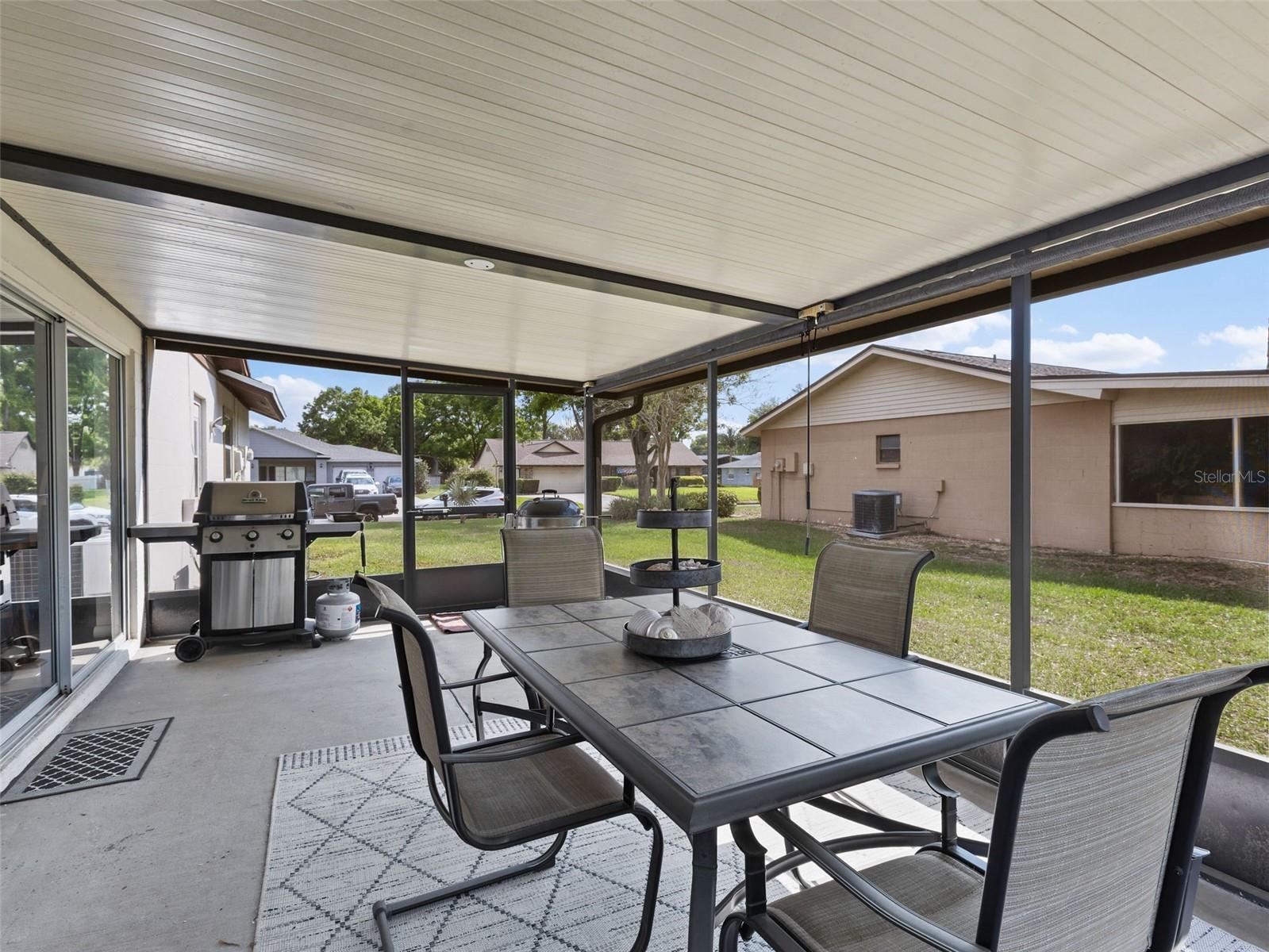 HOLLOWTREE - Residential