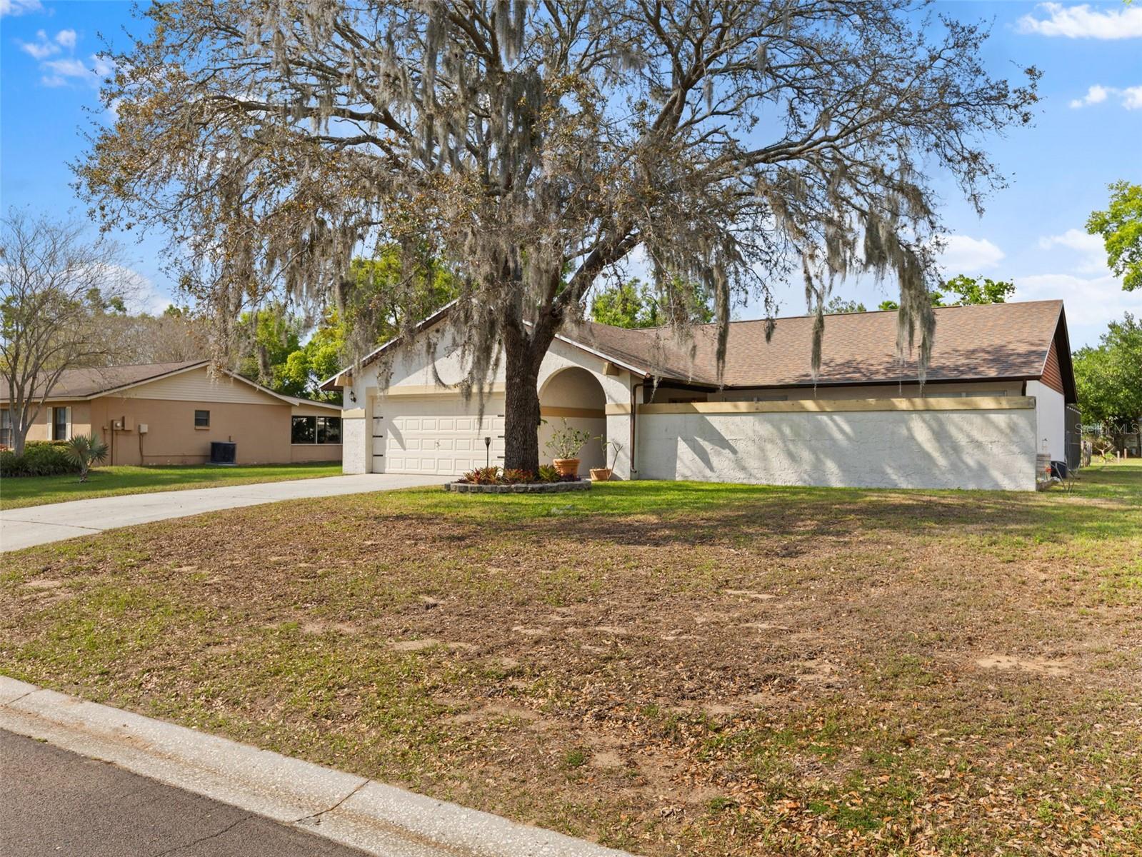 HOLLOWTREE - Residential