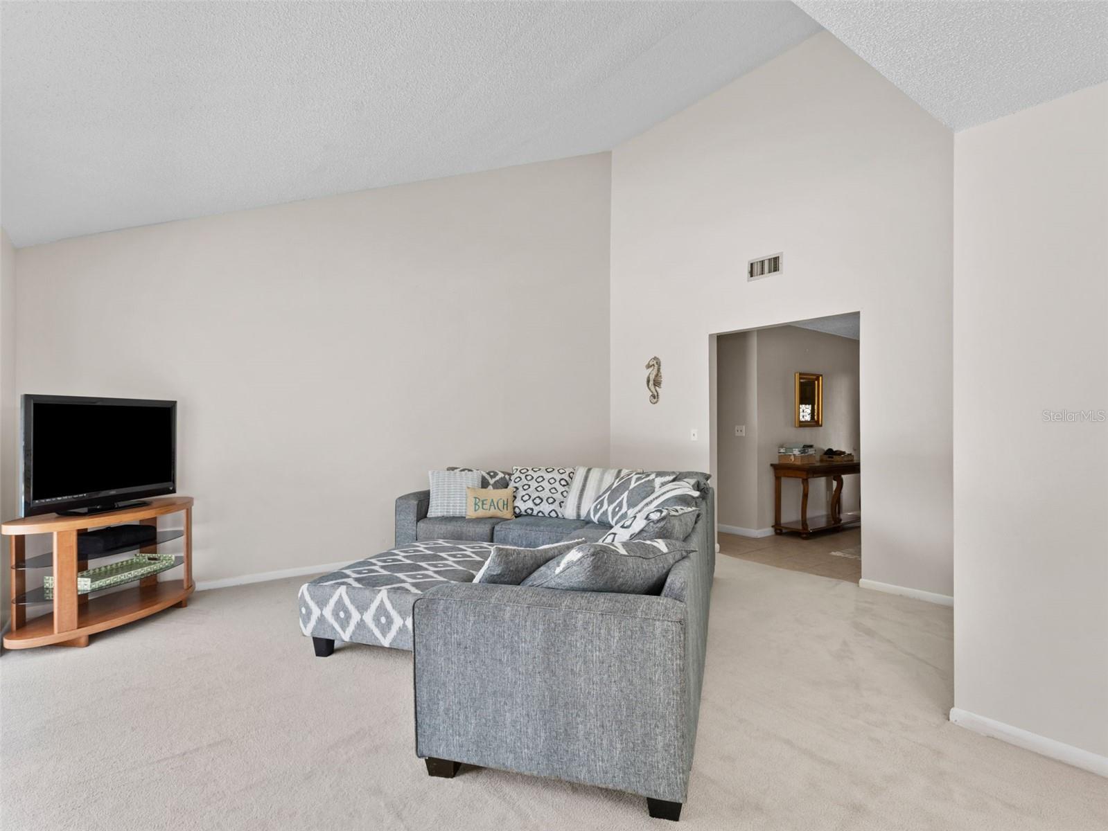 HOLLOWTREE - Residential