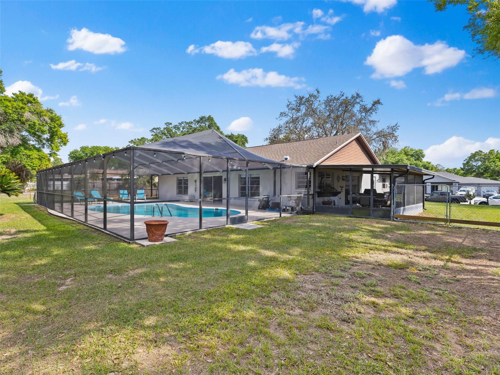 HOLLOWTREE - Residential