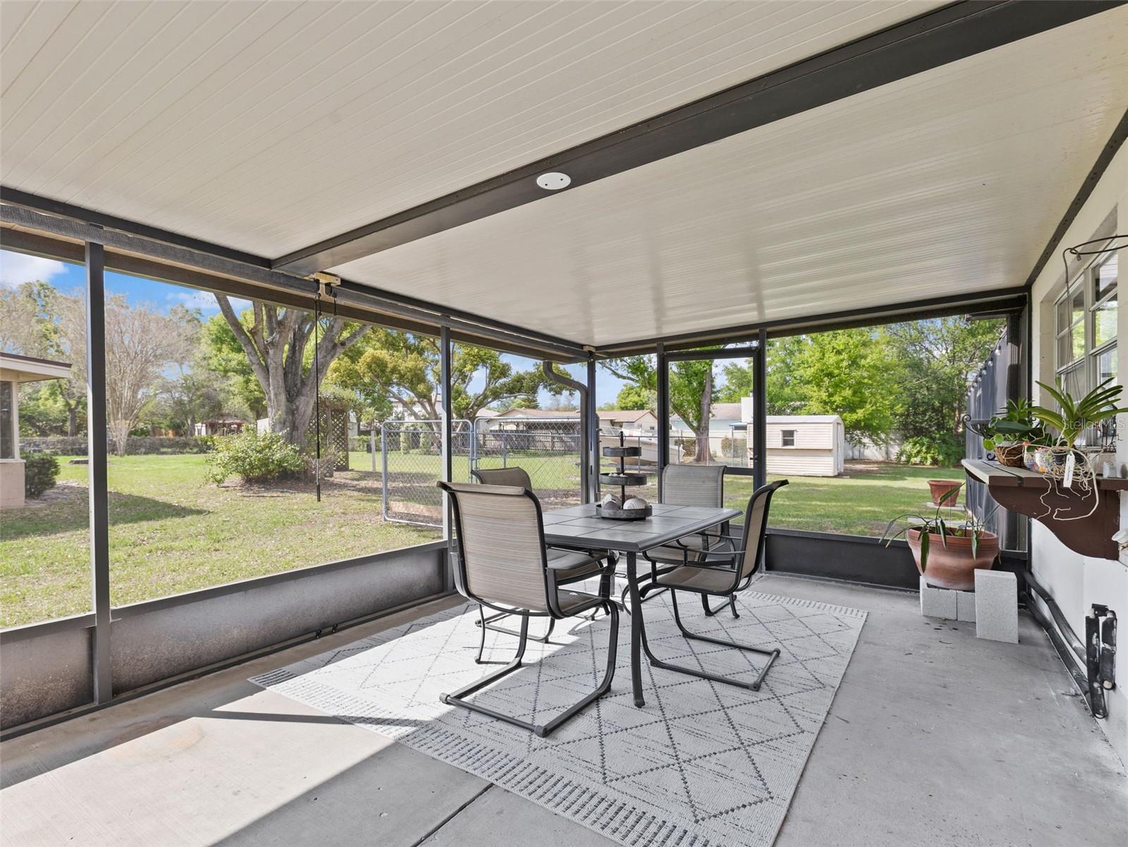 HOLLOWTREE - Residential