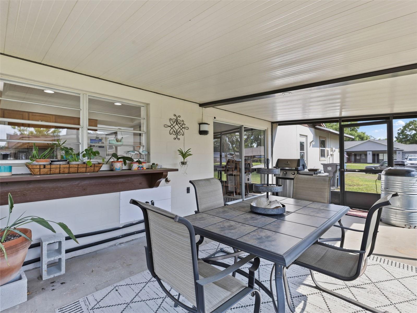 HOLLOWTREE - Residential