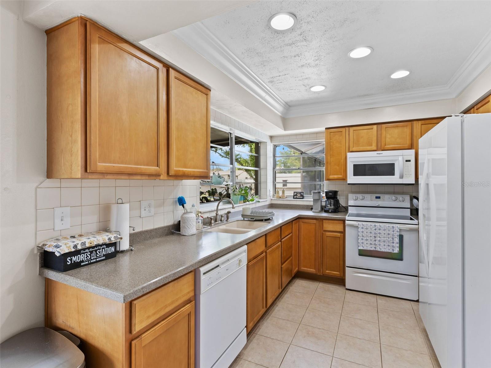 HOLLOWTREE - Residential