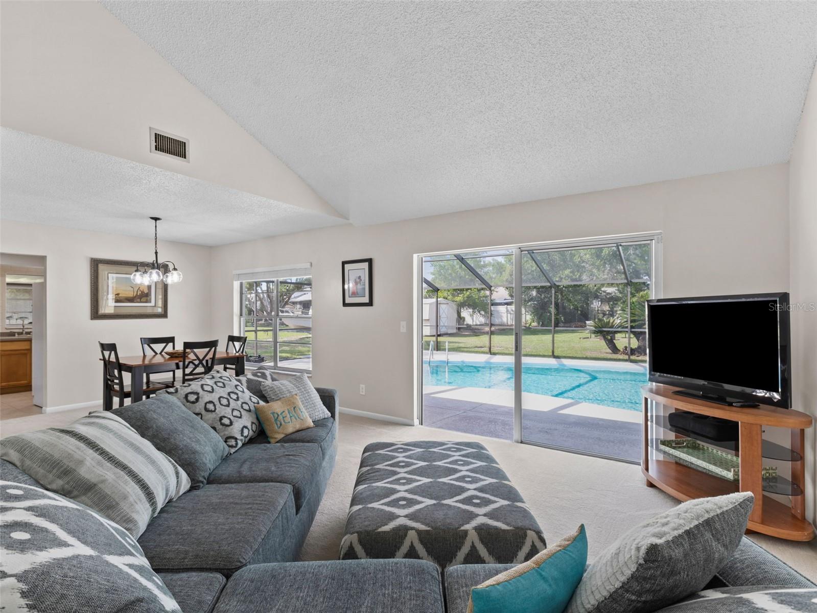 HOLLOWTREE - Residential