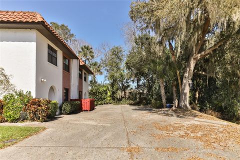 A home in SOUTH DAYTONA