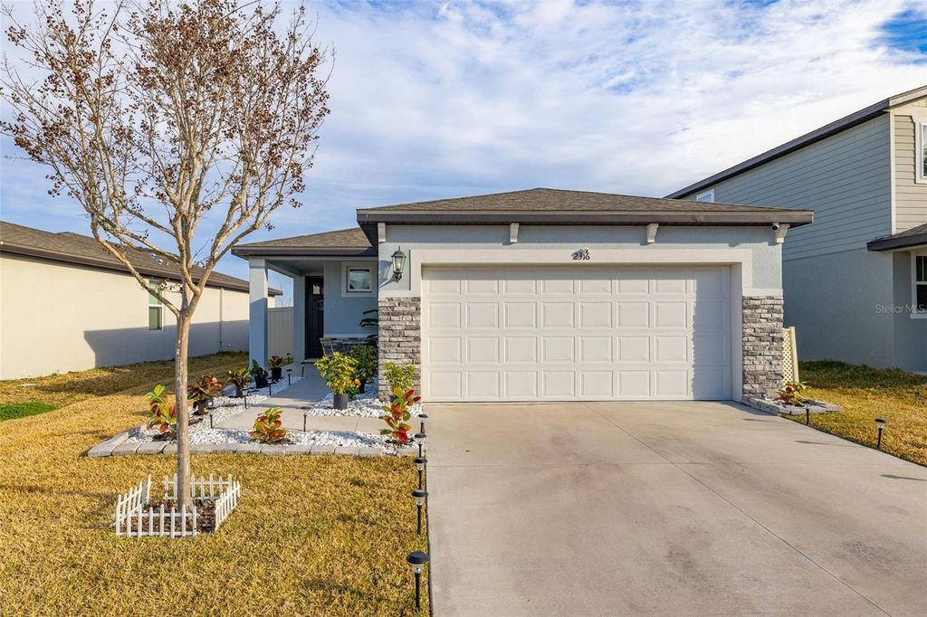 Photo of 2316 E Newsome Road, Plant City, FL 33565 (MLS # O6382338)