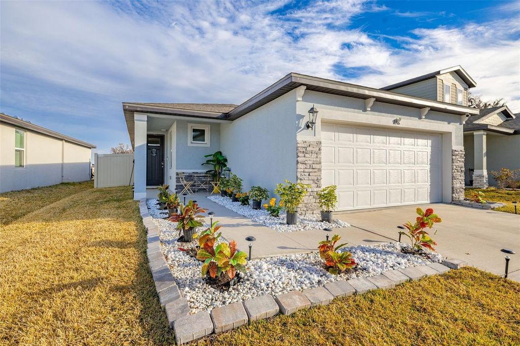 Photo of 2316 E Newsome Road, Plant City, FL 33565 (MLS # O6382338)