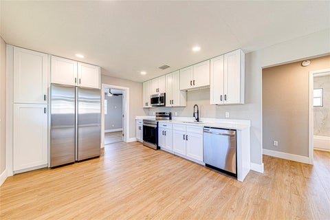Tiny photo for 703 S Dixie Avenue, Fruitland Park, FL 34731 (MLS # O6437039)