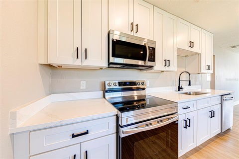 Tiny photo for 703 S Dixie Avenue, Fruitland Park, FL 34731 (MLS # O6437039)