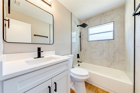 Tiny photo for 703 S Dixie Avenue, Fruitland Park, FL 34731 (MLS # O6437039)