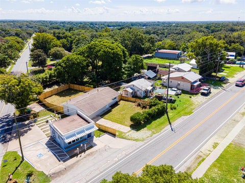 Tiny photo for 703 S Dixie Avenue, Fruitland Park, FL 34731 (MLS # O6437039)