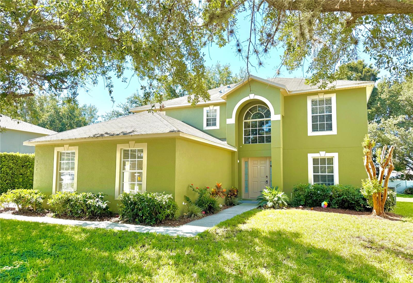 Beautiful 4-Bedroom Home in Lake Doe Cove!
Welcome to this spacious 4 bedroom, 2.5 bath home featuring brand-new appliances, fresh interior paint, and updated flooring throughout. Enjoy a bright open floor plan with a large living area, modern kitchen, and a generous primary suite. Step outside to a huge yard, perfect for outdoor living and entertaining. Conveniently located in the desirable Lake Doe Cove community, close to schools, shopping, and major highways.
This move-in ready home offers comfort, style, and plenty of space for the whole family.